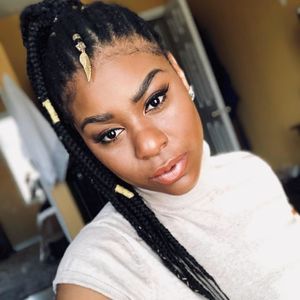 Meet your Posher, Malika